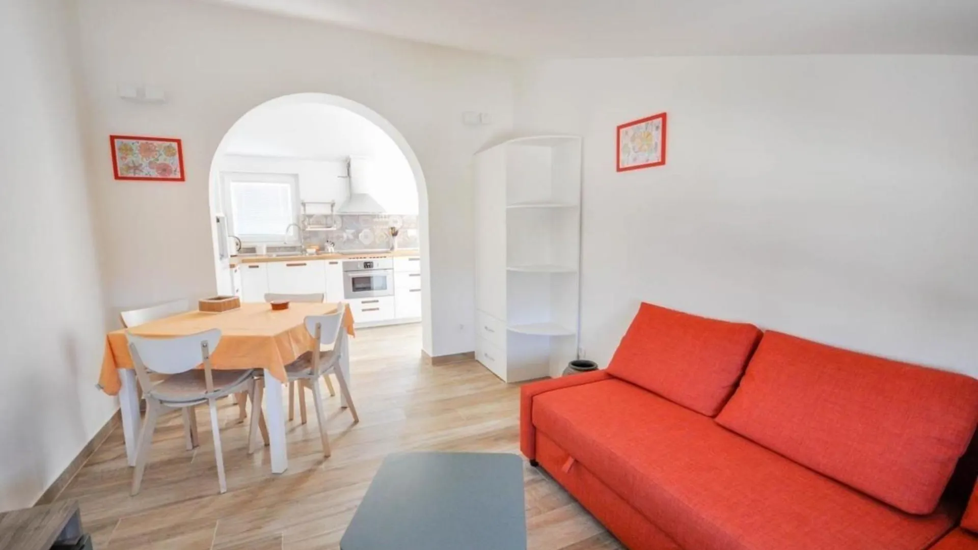 Schoene Wohnung In Novigrad Mit Privatem Parkplatz Karpinjan