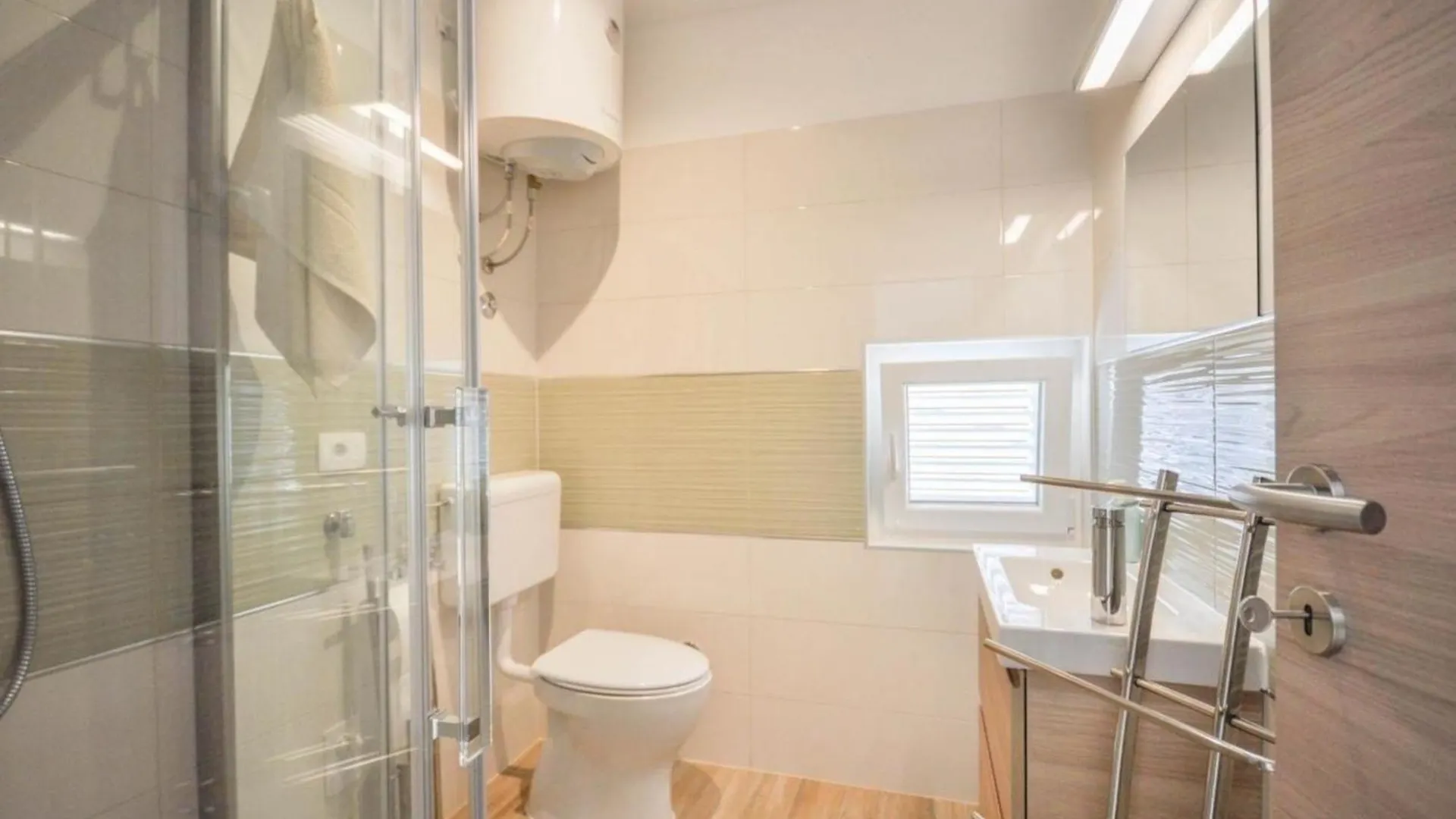 Apartmán Schoene Wohnung In Novigrad Mit Privatem Parkplatz Karpinjan