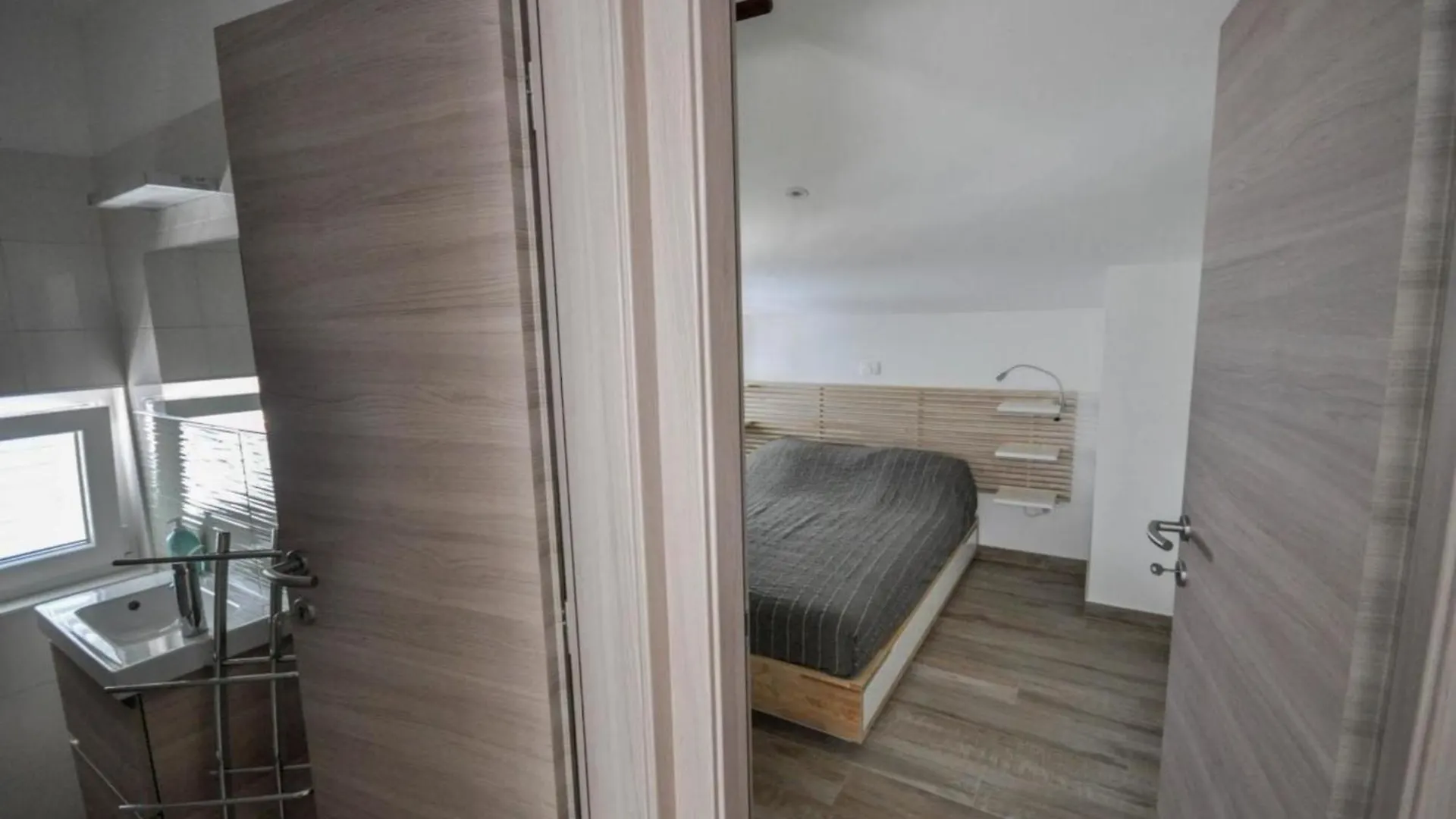 Schoene Wohnung In Novigrad Mit Privatem Parkplatz Karpinjan