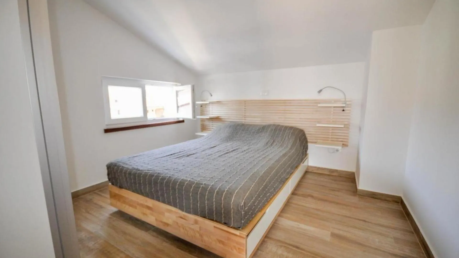 Schoene Wohnung In Novigrad Mit Privatem Parkplatz Karpinjan Apartment